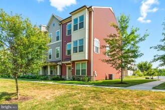 Building Photo - 831 Badger Ave