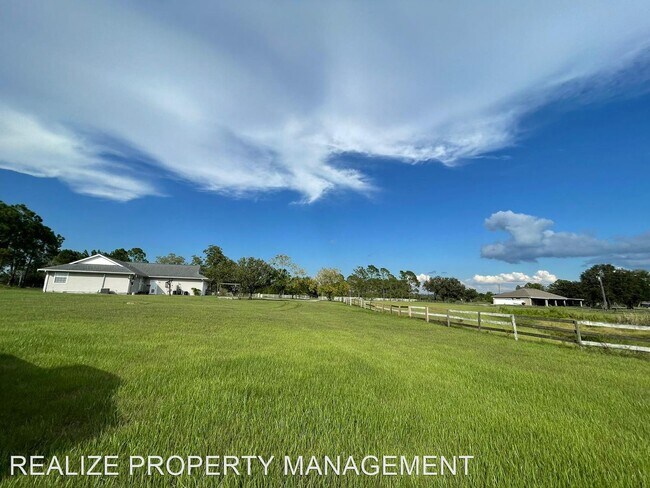 Foto del edificio - 3 br, 2 bath House - 9134 Pine Island Rd.