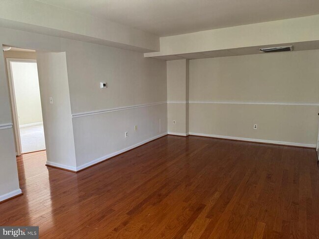 Foto del edificio - 1720 Queens Ln