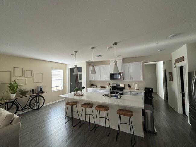 Building Photo - 41018 Chambord Dr