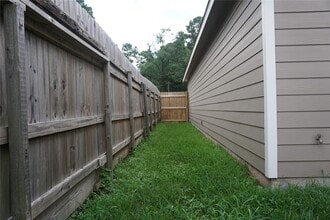Building Photo - 9582 Darkwood St