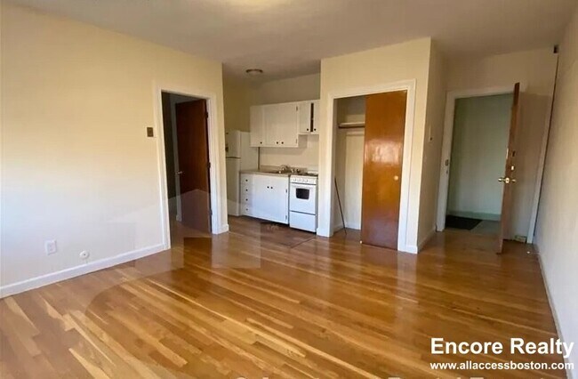 Foto del edificio - 168 N Beacon St