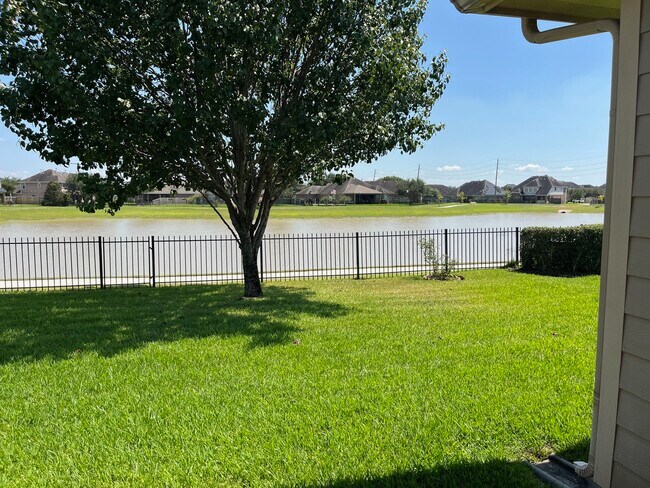 Foto del edificio - 827 Aqua Vista Ln