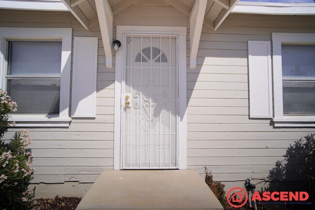 Building Photo - 412 El Tejon Ave