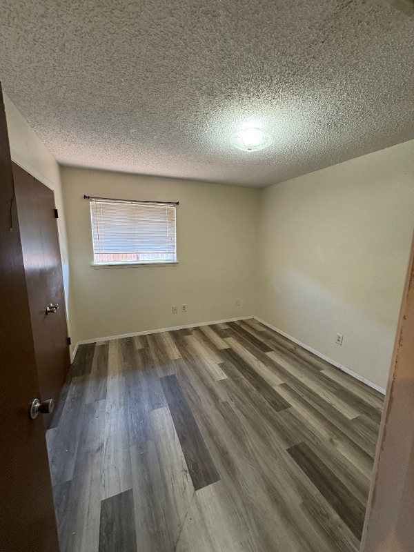 Building Photo - 321 Easy St