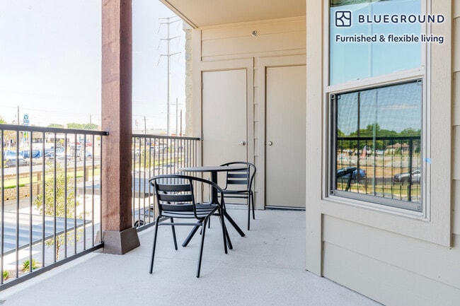 Foto del edificio - 1501 W Howard Ln