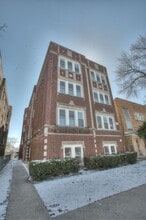 Building Photo - 6433 N Albany Ave