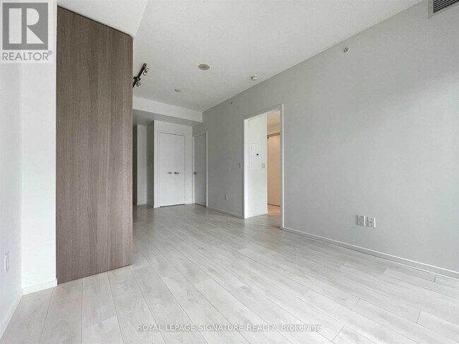 Building Photo - 159 Dundas St E