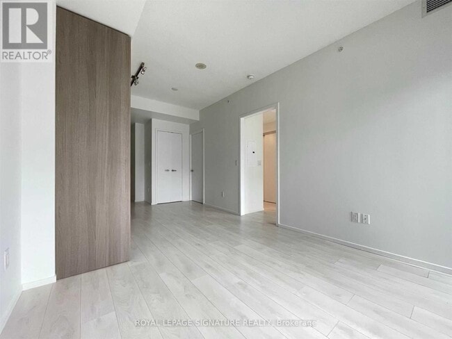 Photo du bâtiment - 159 Dundas St E