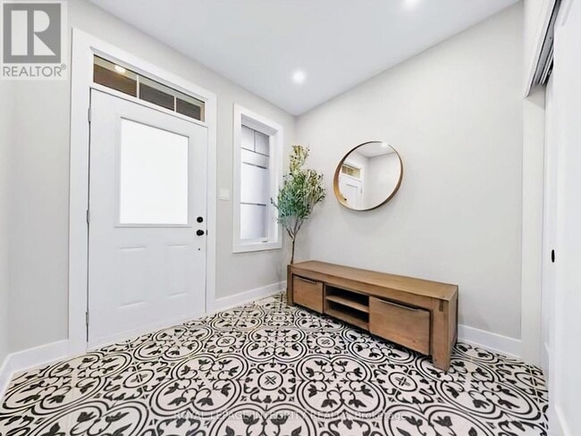 Building Photo - 332 Haliburton Hts