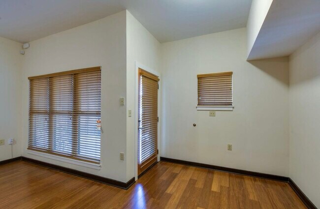 Foto del edificio - 807 18th Ave S