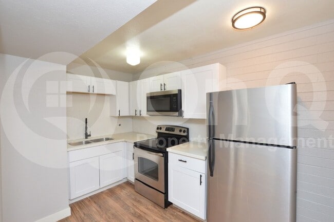 Building Photo - 6040 N 21st Ave