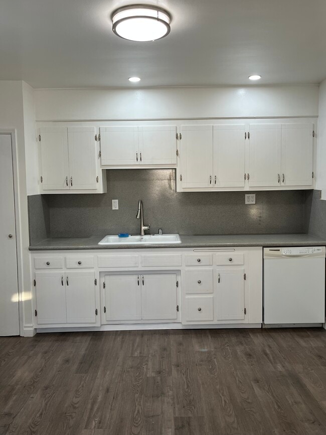 Building Photo - 1609 Denning Ave