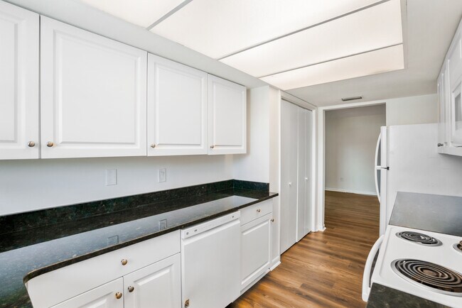 Foto del edificio - 3405 Sherwood Dr