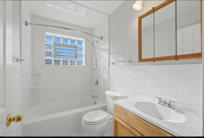 Foto del edificio - 2232 N Harlem Ave