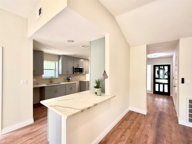 Foto del edificio - 8911 Hendon Ln