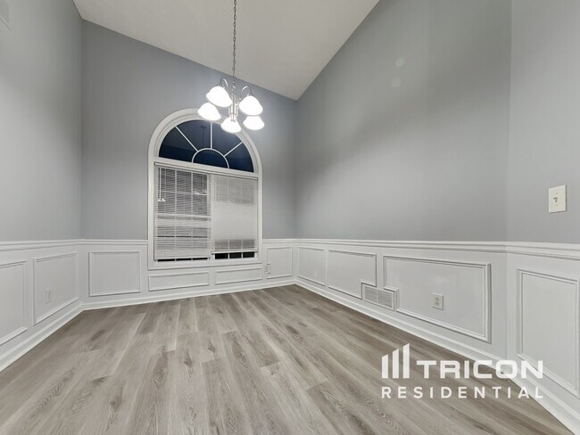 Building Photo - 333 River Landing Dr