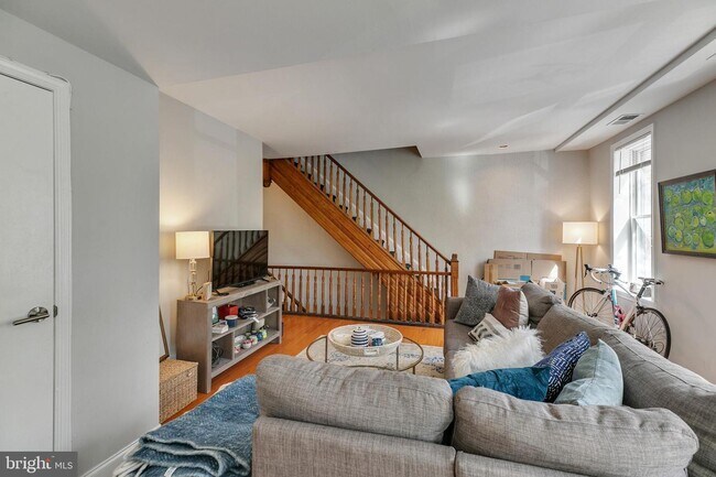 Foto del edificio - 1745 Bainbridge St