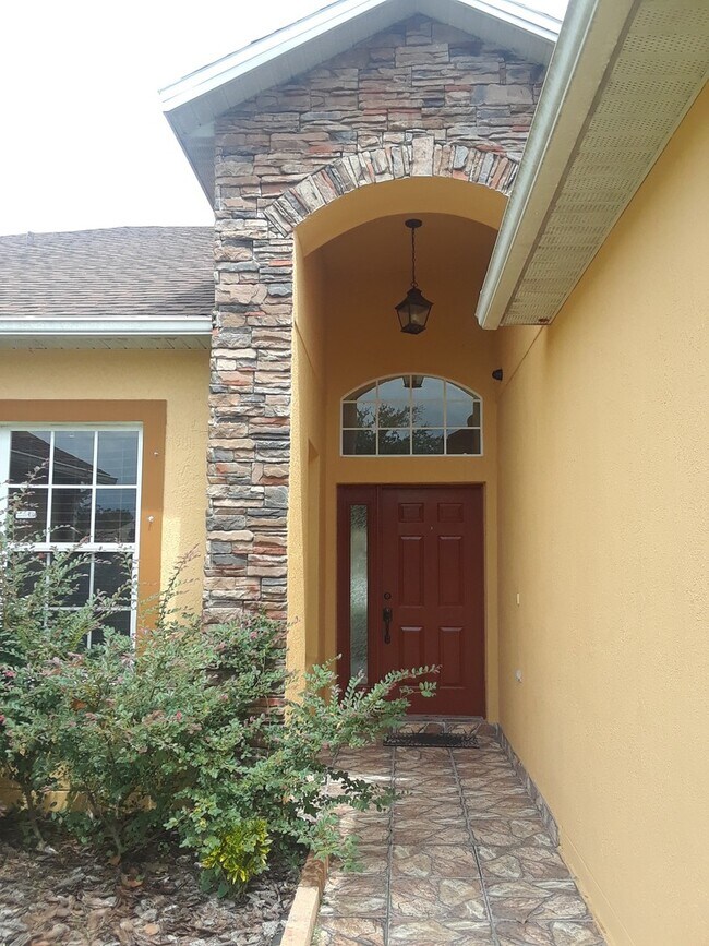 Foto del edificio - Spacious 4-Bedroom Home in Poinciana!