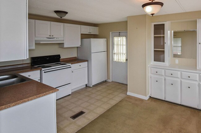 Building Photo - 570 Plaza Del Sol