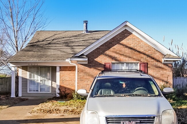 Building Photo - 7711 Iris Cove