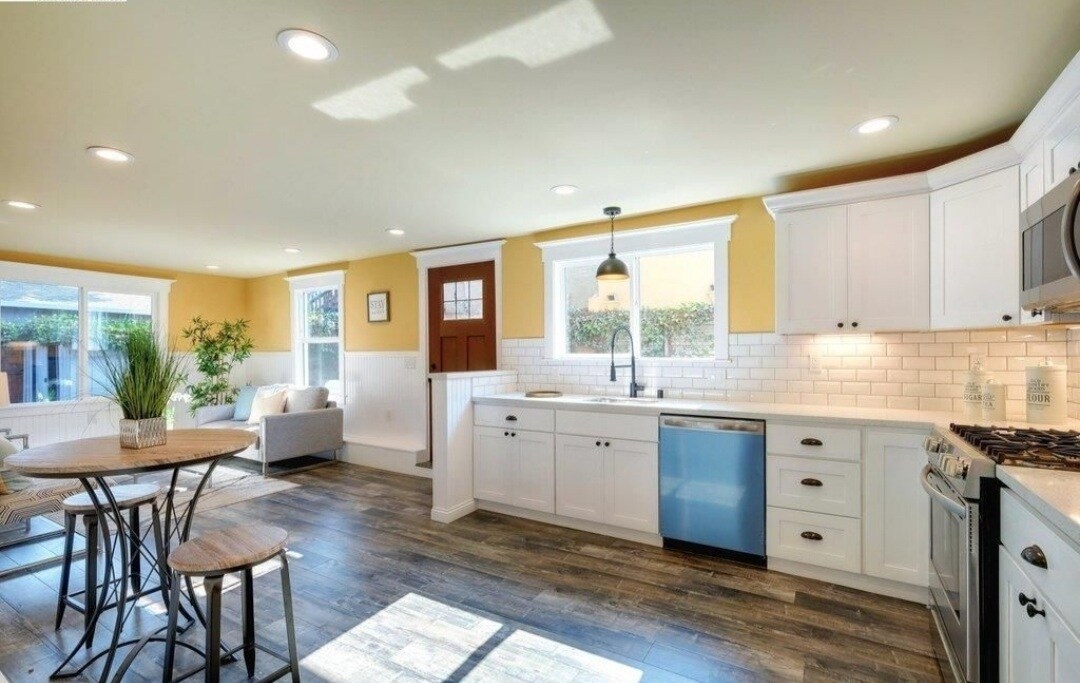 Kitchen - 1221 Stanford Ave