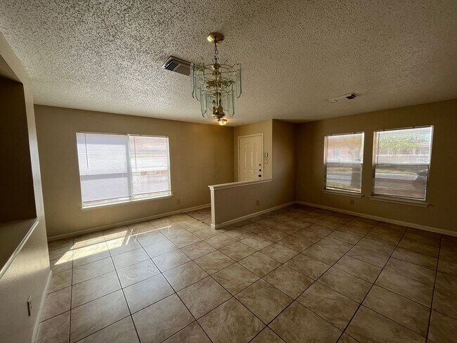 Building Photo - 6212 Encanto Point Dr