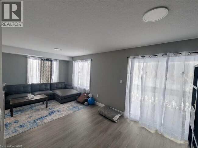 Photo du bâtiment - 2 Romeo St N