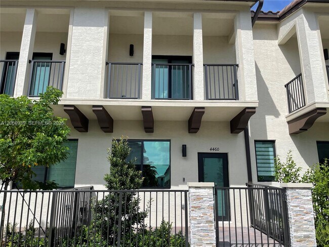 Foto del edificio - 4460 NW 83rd Ave