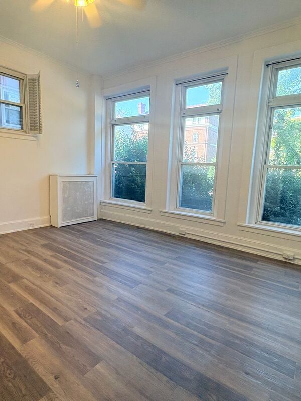 Foto del edificio - 3037 N Calvert St