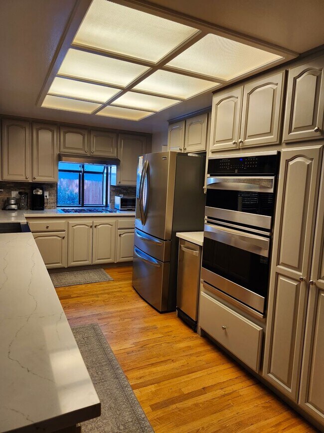 Foto del edificio - Beautiful FULLY FURNISHED Single Level 4/2 Home in South West Reno