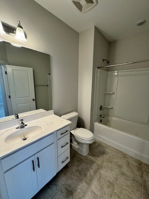 Upstairs bath - 2807 Macbeth Ln