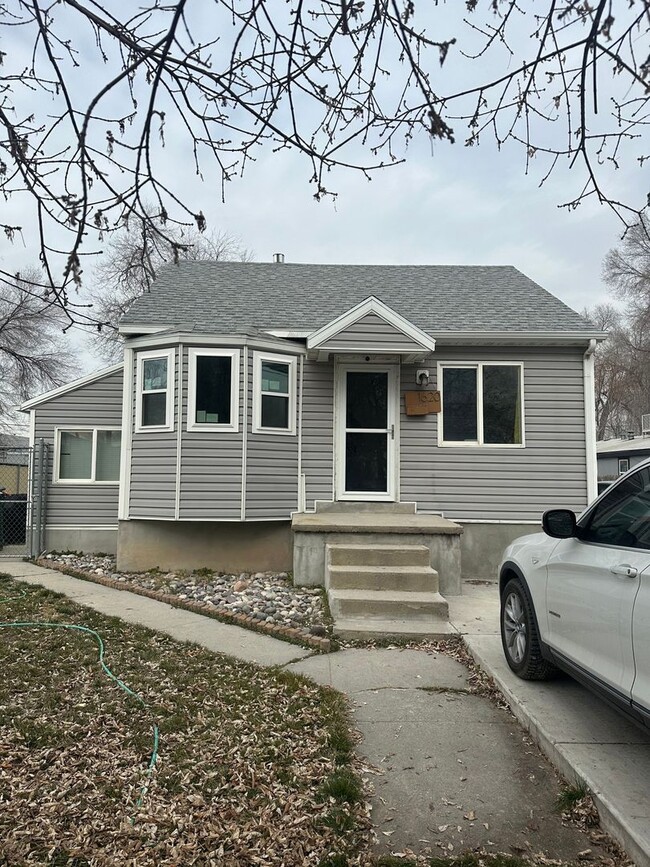 Building Photo - 1620 W Warnock Ave