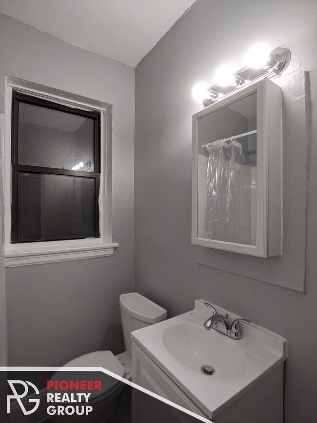 Foto del edificio - 4649 N Beacon St
