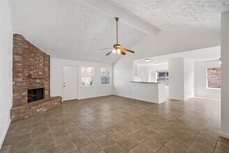 Building Photo - 1666 Meadow Green Dr