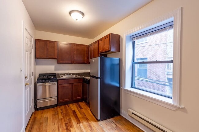 Foto del edificio - 822 W Cornelia Ave