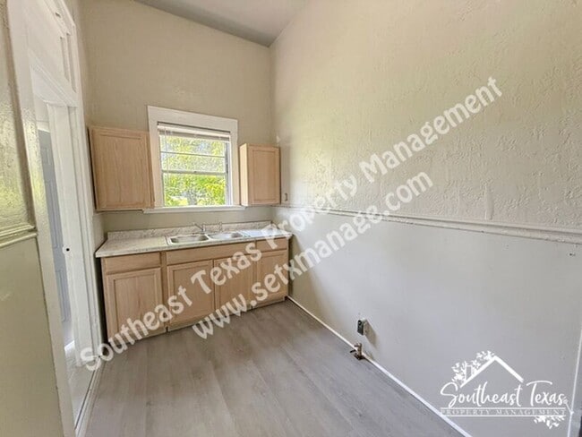 Building Photo - 1709 Mcfaddin Ave