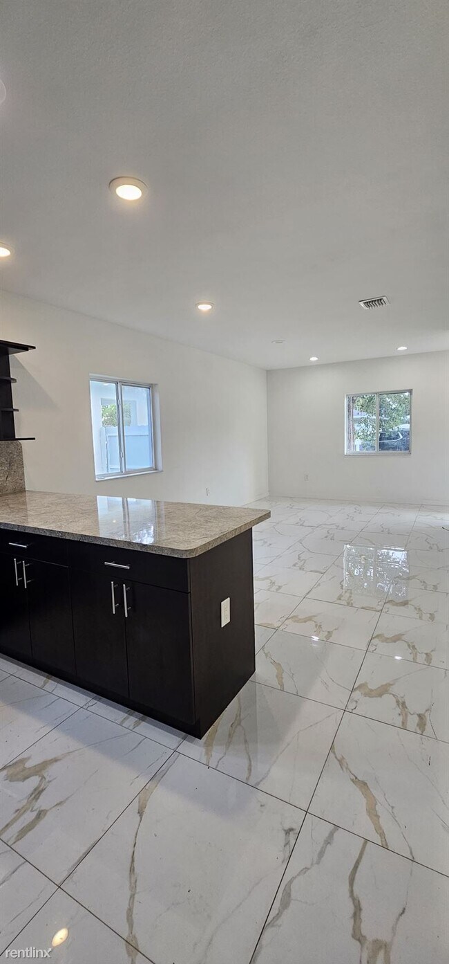 Building Photo - 4 br, 2 bath House - 1960 NW 48th St Unit ...