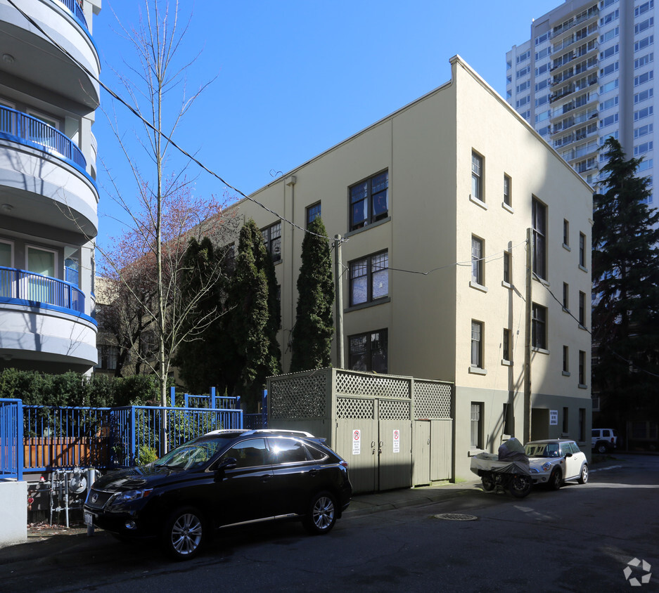 Building Photo - Kenmore Apartments