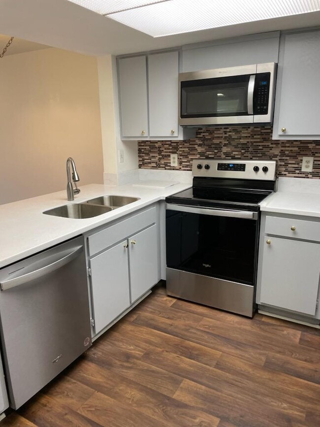 Building Photo - 905 Windsong Cir