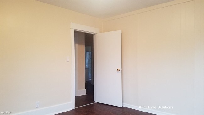 Foto del edificio - 2 br, 1 bath Triplex - 736 1/2 Carlton Blv...