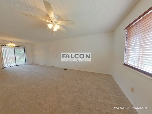 Building Photo - 2114 Shawnee Dr