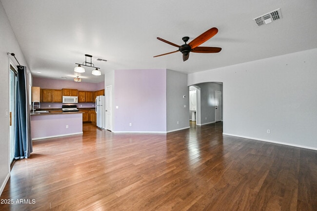 Foto del edificio - 10950 W Royal Palm Rd