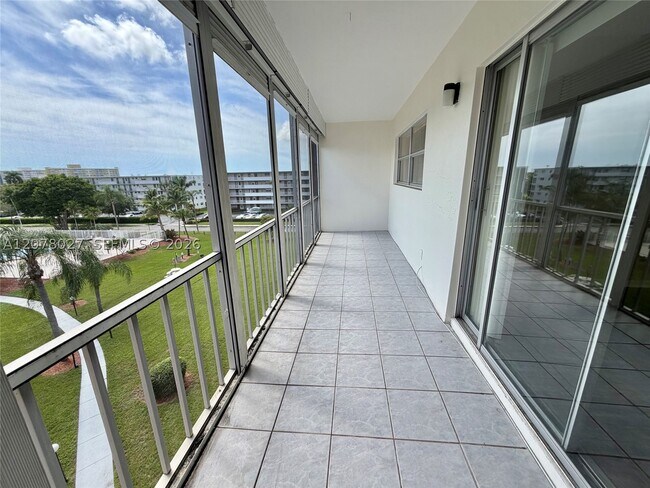 Foto del edificio - 4700 Washington St