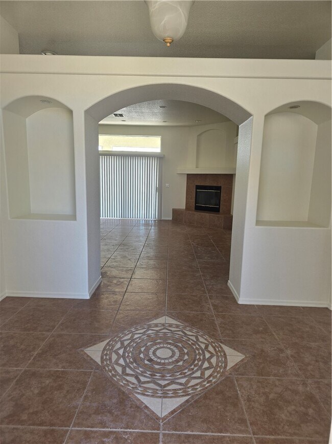 Foto del edificio - 2356 McCormick Blvd