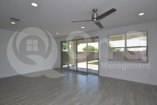 Foto del edificio - 9213 W Glenrosa Ave