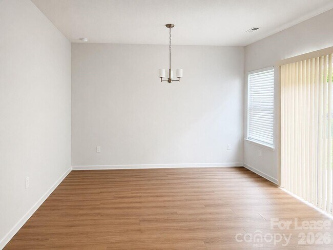 Foto del edificio - 1144 Thayer Gln Ct