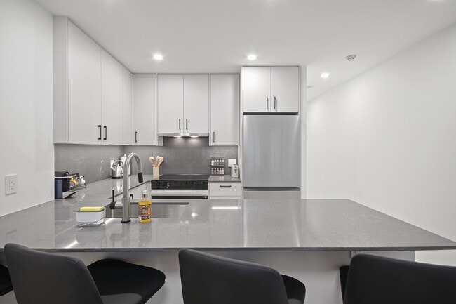 Building Photo - 208 Queens Quay W