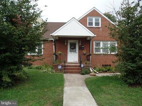 Building Photo - 236 New Hillcrest Ave