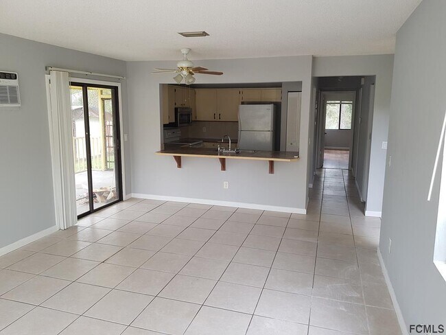 Foto del edificio - 76 Plainview Dr